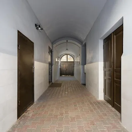 Starowislna 51 By Bookinghost *