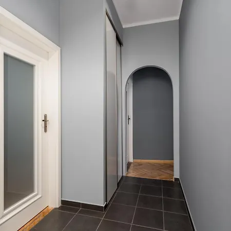 Starowislna 51 By Bookinghost *