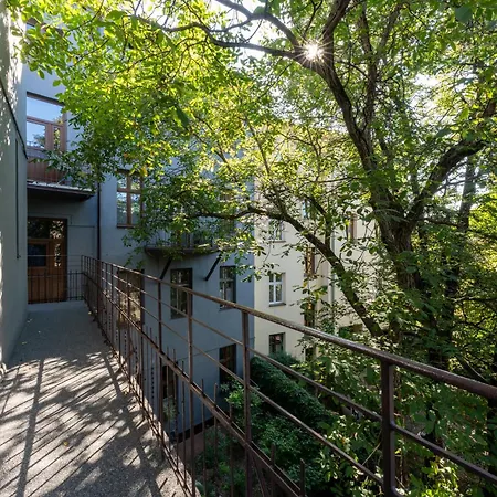 Starowislna 51 By Bookinghost *